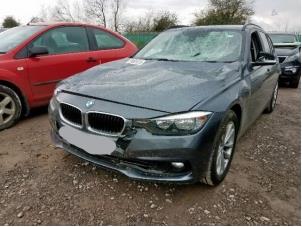 Used Front windscreen washer reservoir BMW 3 serie Touring (F31) 318i 1.5 TwinPower Turbo 12V Price € 60,50 Inclusive VAT offered by de Nollen autorecycling