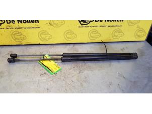 Used Set of gas struts for boot Volkswagen T-Roc 1.6 TDI BMT 16V Price € 60,50 Inclusive VAT offered by de Nollen autorecycling