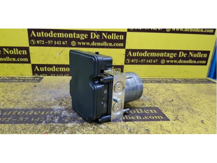 Bloc ABS d'un Mercedes-Benz A (177.0) 2.0 A-250 Turbo 16V 2018