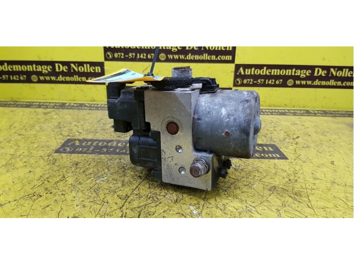 Usagé Bloc ABS Opel Zafira (F75) 1.6 16V Prix € 62,00 Règlement à la marge proposé par autodemontage denollen