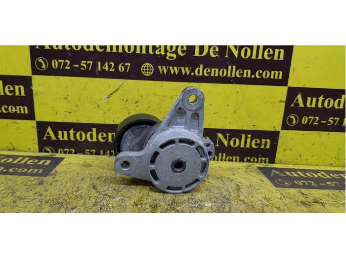 Spanrolle multiriem van een Audi A4 Quattro (B8) 2.0 TDI 16V 2015