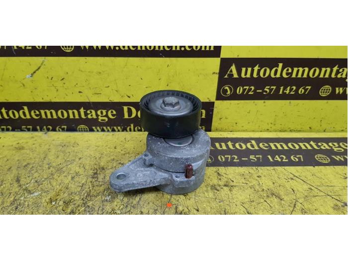 Usados Tensor correa múltiple Audi A4 Quattro (B8) 2.0 TDI 16V Precio € 15,00 Norma de margen ofrecido por autodemontage denollen