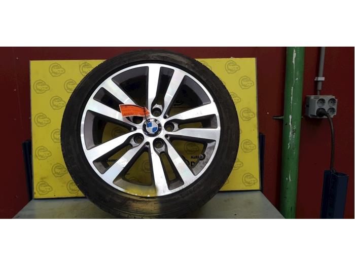 Llanta y neumático de un BMW 3 serie Touring (F31) 318d 2.0 16V 2016