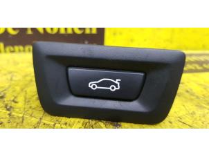 Used Tailgate switch BMW 3 serie Touring (F31) 318d 2.0 16V Price € 24,20 Inclusive VAT offered by de Nollen autorecycling