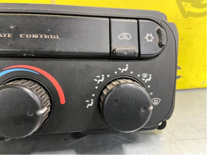 Panel de control de calefacción de un Dodge Ram Van 2.5 CRD 2003