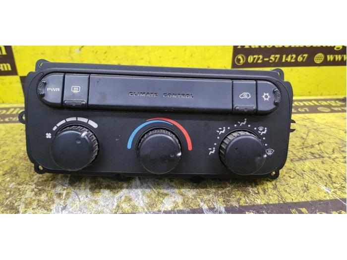 Panel de control de calefacción de un Dodge Ram Van 2.5 CRD 2003