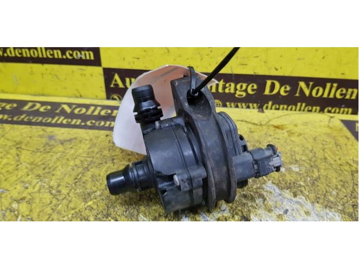 Additional water pump from a BMW 2 serie Active Tourer (F45) 220i 2.0 TwinPower Turbo 16V 2018
