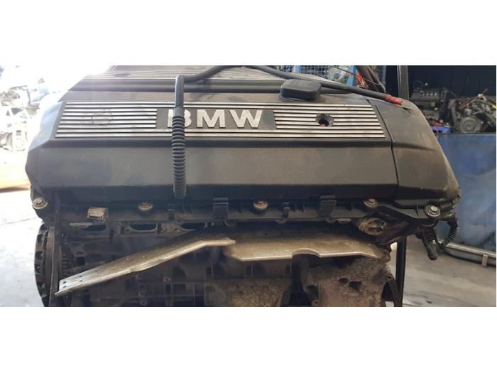 Motor van een BMW 3 serie (E46/4) 320i 24V 2000