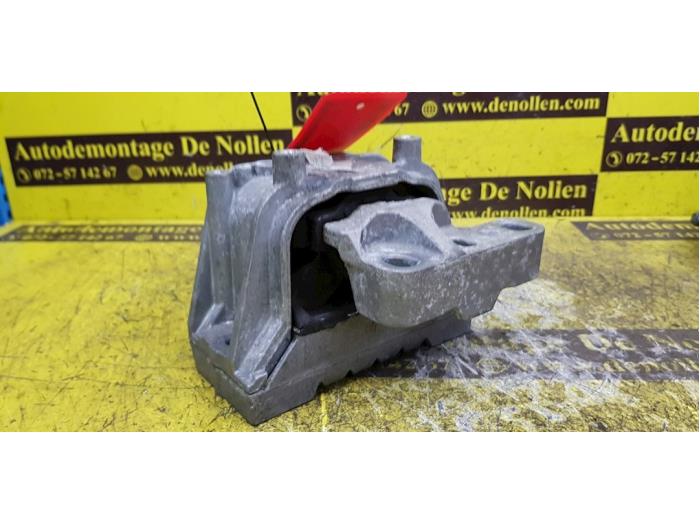 Usagé Support moteur Volkswagen Scirocco (137/13AD) 2.0 TDI 16V Prix € 50,00 Règlement à la marge proposé par autodemontage denollen