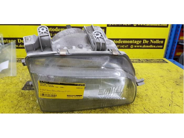 Używane Reflektor prawy Daihatsu Charade (G200/203) Cena € 30,00 Procedura marży oferowane przez autodemontage denollen