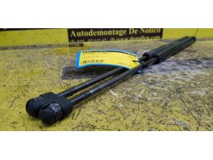 Used Set of gas struts for boot BMW Mini One/Cooper (R50) 1.6 16V Cooper Price € 30,00 Margin scheme offered by de Nollen autorecycling