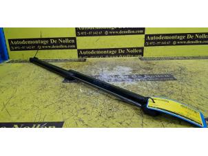 Used Set of tailgate gas struts Ford Focus 3 1.0 Ti-VCT EcoBoost 12V 125 Price € 32,61 Inclusive VAT offered by de Nollen autorecycling