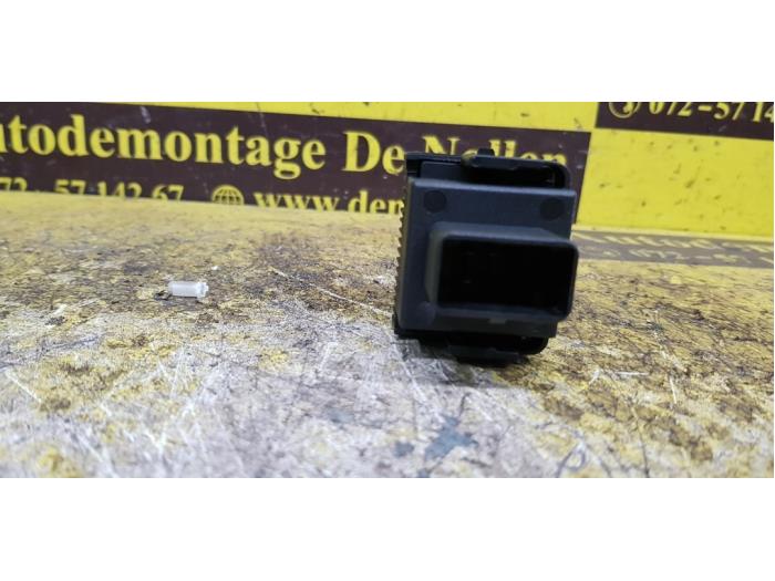 Switch (miscellaneous) from a Volkswagen Up! (121) 1.0 12V 60 2014
