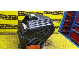 Used Air box Landrover Discovery V (LR) 2.0 Td4 16V Price € 90,75 Inclusive VAT offered by de Nollen autorecycling