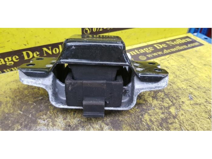 Usagé Support moteur Volkswagen Caddy Combi IV 1.6 TDI 16V Prix € 40,00 Règlement à la marge proposé par autodemontage denollen