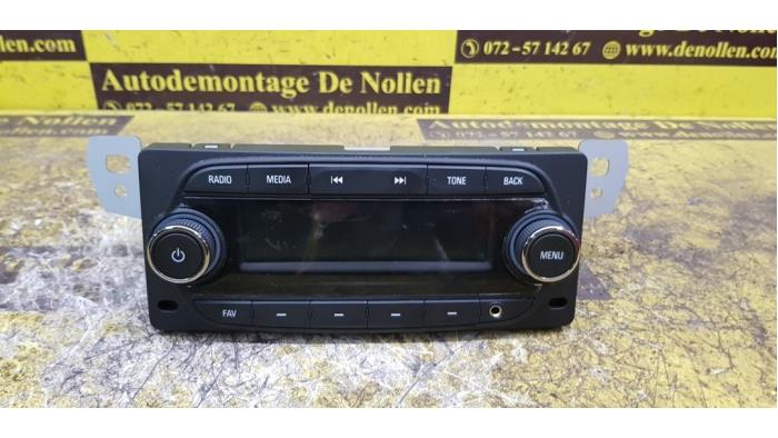 Używane Radio Opel Karl 1.0 12V Cena € 150,00 Procedura marży oferowane przez autodemontage denollen