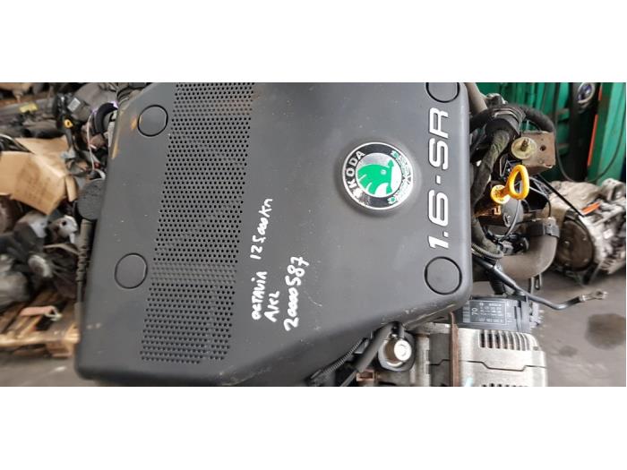 Motor van een Skoda Octavia (1U2) 1.6 GLX 1998