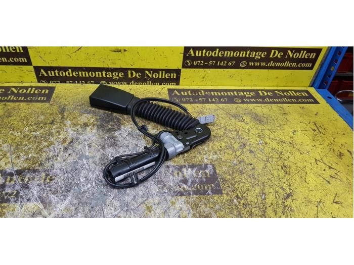 Seatbelt tensioner, right from a MINI Mini (R56) 1.4 16V One 2010