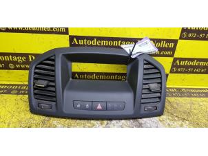 Usagé Cadre radio Opel Insignia Mk.I 1.8 Ecotec 16V Prix € 45,00 Règlement à la marge proposé par de Nollen autorecycling