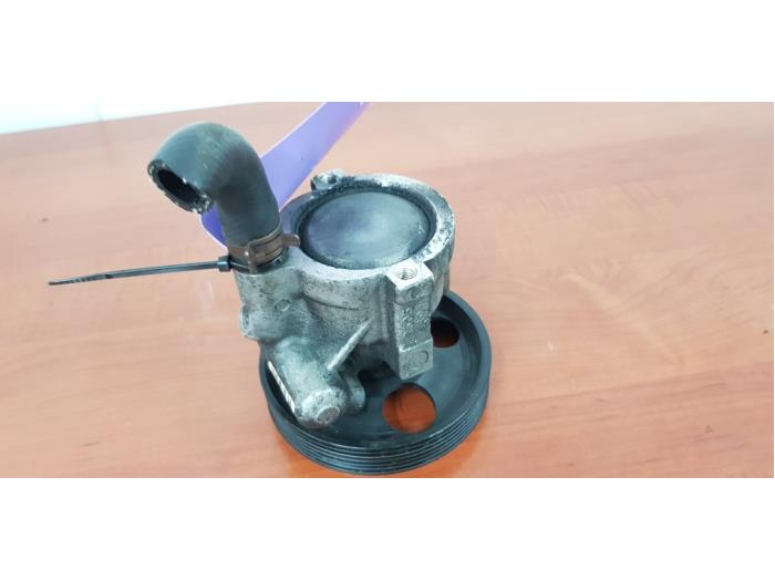 Usagé Pompe de direction Renault Laguna II Grandtour (KG) 1.9 dCi 120 Prix € 50,00 Règlement à la marge proposé par autodemontage denollen
