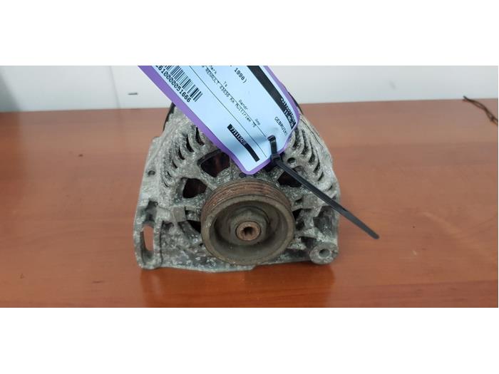 Begagnade Dynamo Renault Twingo (C06) 1.2 Pris € 30,00 Marginaltabell erbjuds av autodemontage denollen