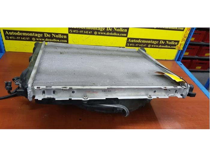 Radiator from a Renault Clio II (BB/CB) 1.4 1999