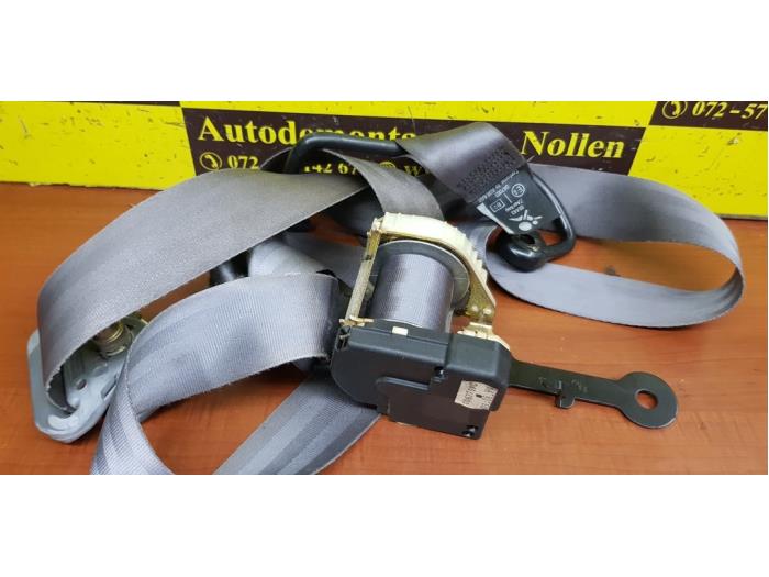 Front seatbelt, left from a Renault Clio II (BB/CB) 1.4 1998