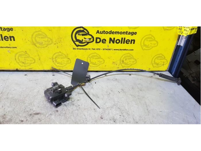 Tank flap lock motor from a Smart Fortwo Coupé (453.3) 0.9 TCE 12V 2018