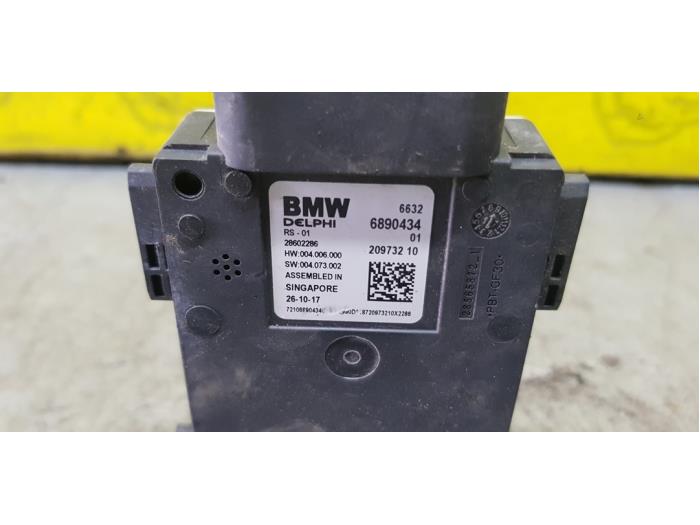 Module (miscellaneous) from a BMW 5 serie (G30) 530d 3.0 TwinPower Turbo 24V 2017