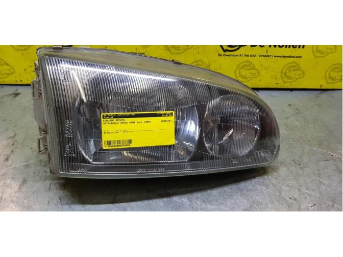 Używane Reflektor prawy Mitsubishi Delica/Space Gear 2.0 16V GLS,GLX Cena € 35,00 Procedura marży oferowane przez autodemontage denollen