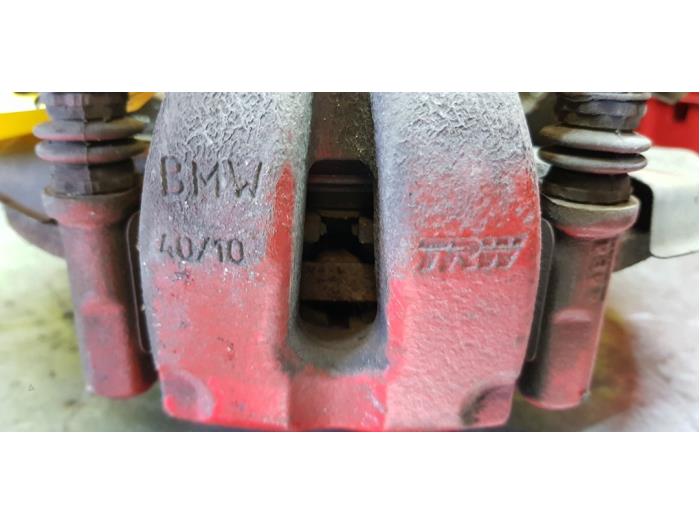 Rear brake calliper, left from a BMW 3 serie (E90) 318i 16V 2005