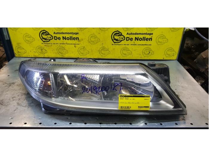 Używane Reflektor prawy Renault Laguna II Grandtour (KG) 3.0 V6 24V Cena € 50,00 Procedura marży oferowane przez autodemontage denollen