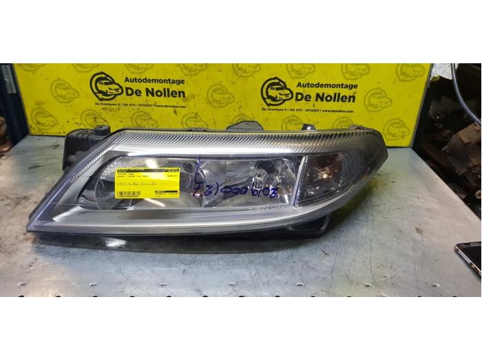 Używane Reflektor lewy Renault Laguna II Grandtour (KG) 3.0 V6 24V Cena € 50,00 Procedura marży oferowane przez autodemontage denollen