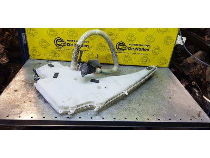 Begagnade Spolartank, vindruta BMW 3 serie (E90) 318i 16V Pris € 50,00 Marginaltabell erbjuds av autodemontage denollen