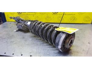 Used Fronts shock absorber, left BMW 5 serie (G30) 530d 3.0 TwinPower Turbo 24V Price € 332,75 Inclusive VAT offered by de Nollen autorecycling