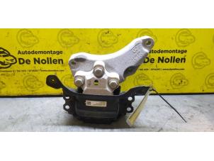 Usados Soporte de caja de cambios Skoda Octavia (5EAA) 2.0 TDI RS 16V Precio € 43,56 IVA incluido ofrecido por de Nollen autorecycling