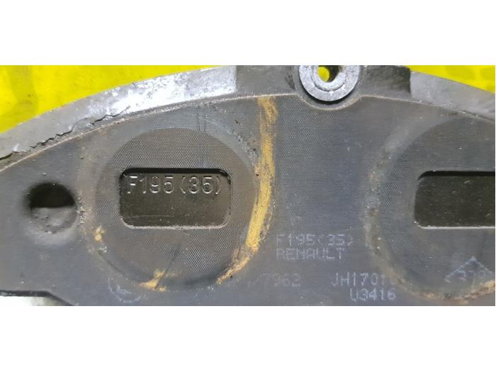 Front brake pad from a Renault Trafic New (FL) 2.0 dCi 16V 115 2010