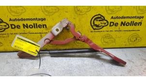 Used Tailgate hinge BMW 1 serie (E82) 120i 16V Price € 35,00 Margin scheme offered by de Nollen autorecycling