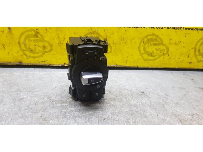 Używane Przelacznik swiatel BMW 1 serie (E82) 120i 16V Cena € 40,00 Procedura marży oferowane przez autodemontage denollen