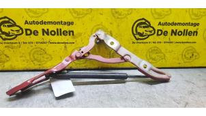 Used Tailgate hinge BMW 1 serie (E82) 120i 16V Price € 30,00 Margin scheme offered by de Nollen autorecycling