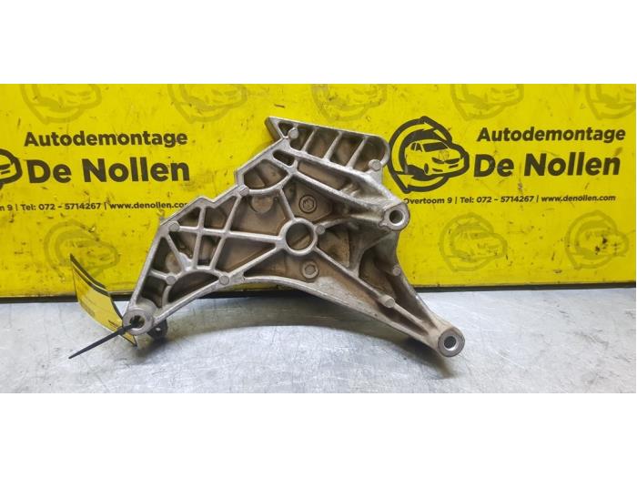 Usagé Support moteur Volkswagen Caddy Combi III (2KB,2KJ) 1.6 TDI 16V Prix € 19,00 Règlement à la marge proposé par autodemontage denollen