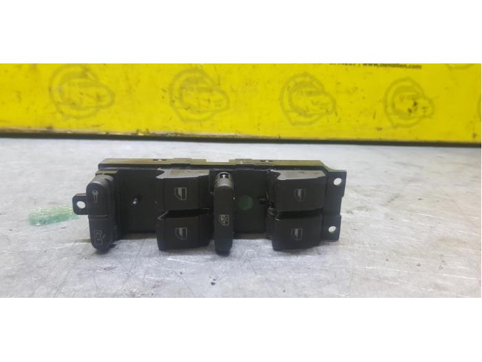Usados Interruptor de ventanilla eléctrica Skoda Octavia Combi (1U5) 1.8 SLX 20V Precio € 25,00 Norma de margen ofrecido por autodemontage denollen