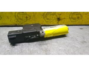Used Sunroof motor Mercedes B (W245,242) 1.5 B-150 16V Price on request offered by de Nollen autorecycling