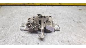 Used Bonnet lock mechanism Renault Kangoo Be Bop (KW) 1.5 dCi 105 FAP Price € 30,00 Margin scheme offered by de Nollen autorecycling