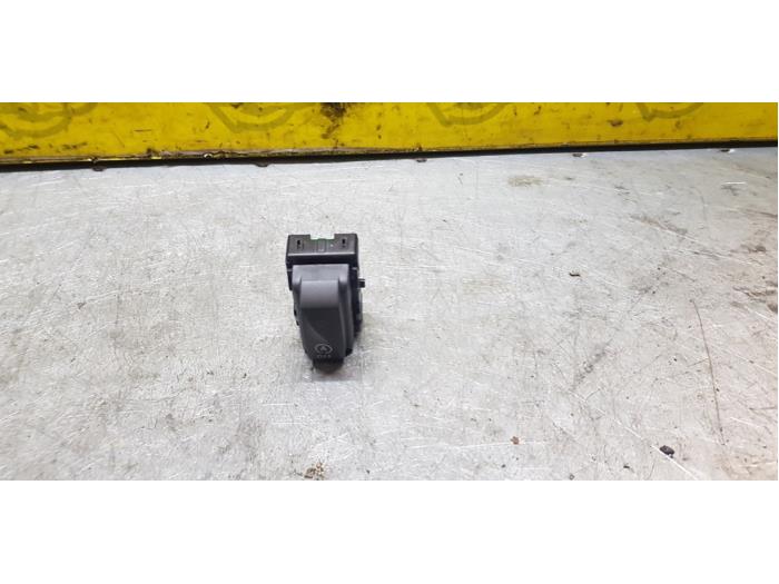 Używane Przelacznik Start/Stop Renault Twingo III (AH) 0.9 Energy TCE 90 12V Cena € 24,20 Z VAT oferowane przez autodemontage denollen