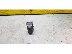 Used Start/stop switch Renault Twingo III (AH) 0.9 Energy TCE 90 12V Price € 24,20 Inclusive VAT offered by de Nollen autorecycling
