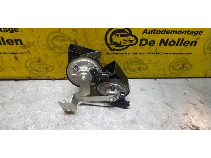 Horn from a Volvo XC60 I (DZ) 2.0 D3 16V 2015
