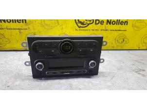 Used Radio CD player Renault Twingo III (AH) 0.9 Energy TCE 90 12V Price on request offered by de Nollen autorecycling
