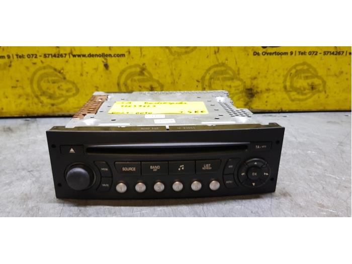 Radio/CD/DVD/GPS head unit