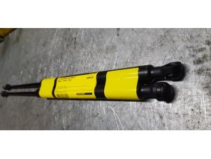 Used Set of tailgate gas struts Renault Twingo III (AH) 0.9 Energy TCE 90 12V Price € 32,61 Inclusive VAT offered by de Nollen autorecycling